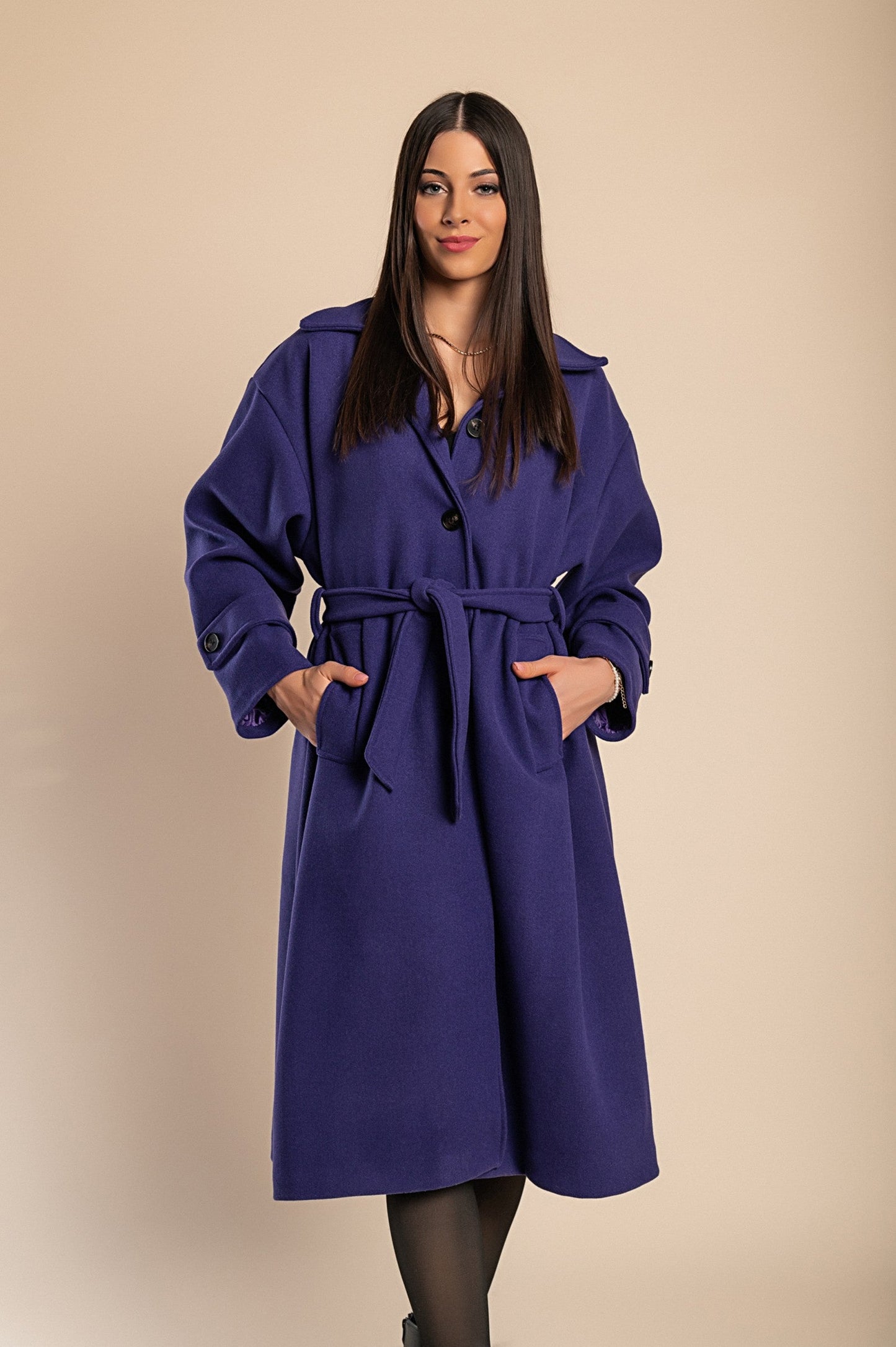 Elegant coat with buttons, purple