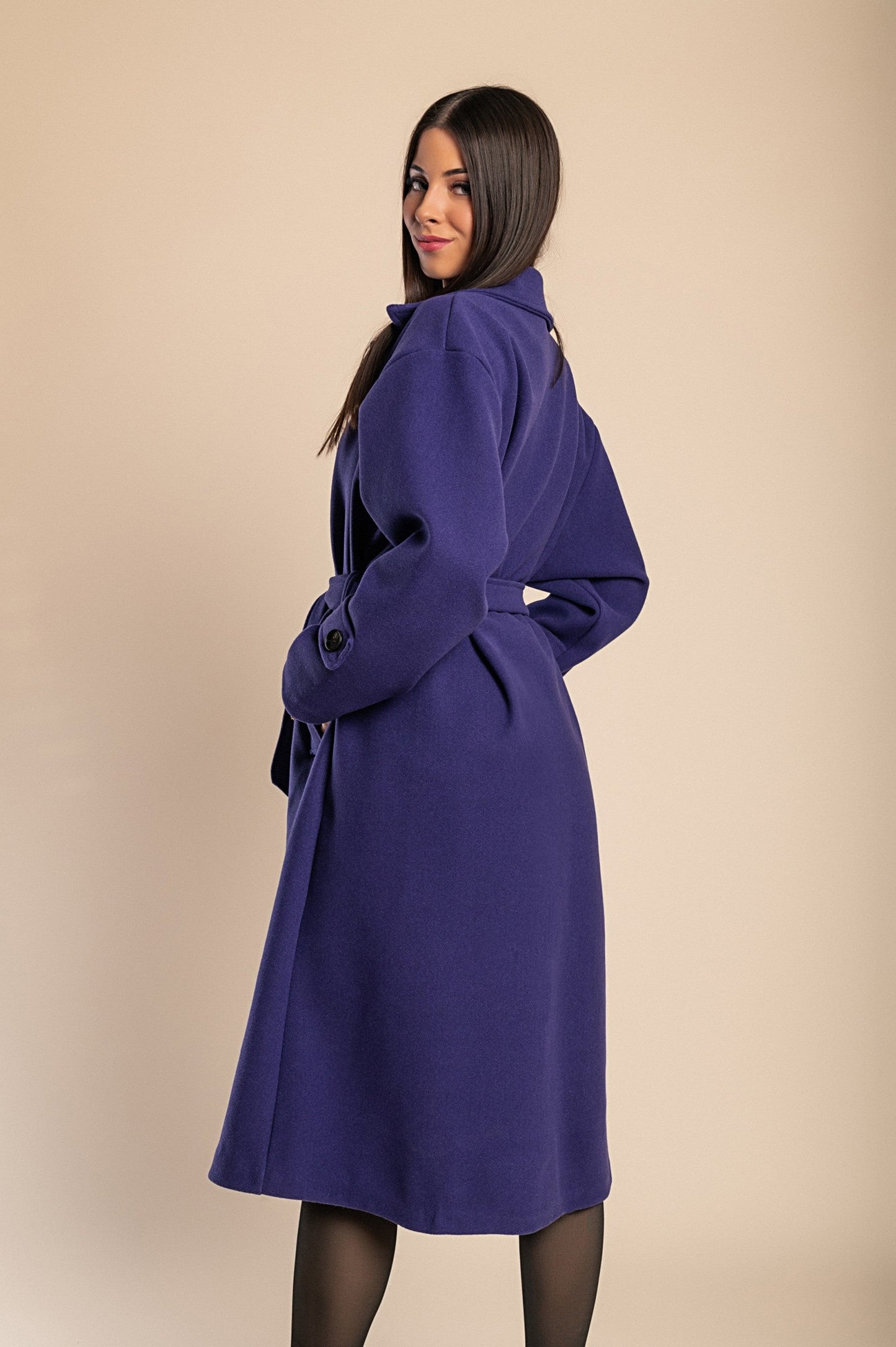 Elegant coat with buttons, purple